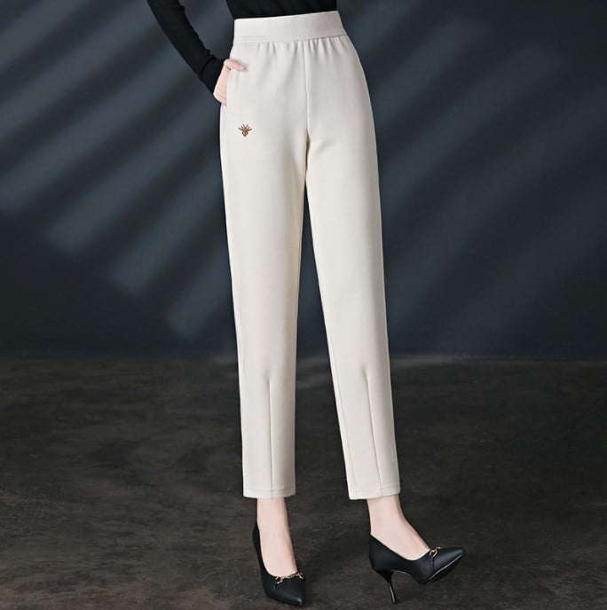 Loose-fitting high-waisted slacks