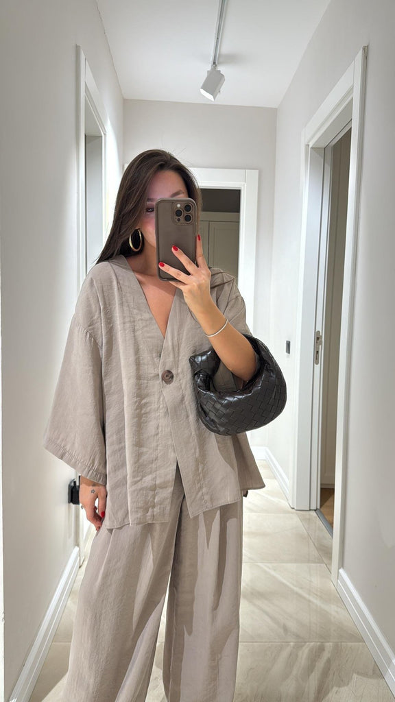 Solid color two-piece suit