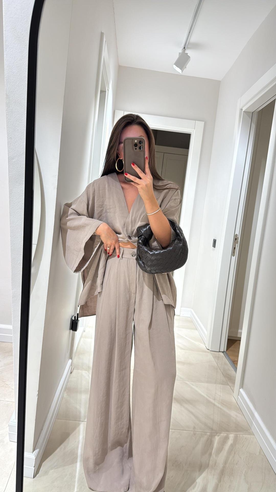 Solid color two-piece suit