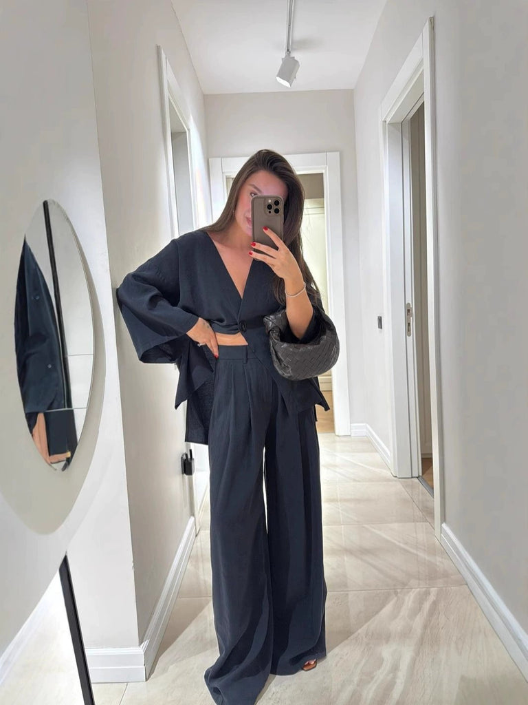Solid color two-piece suit