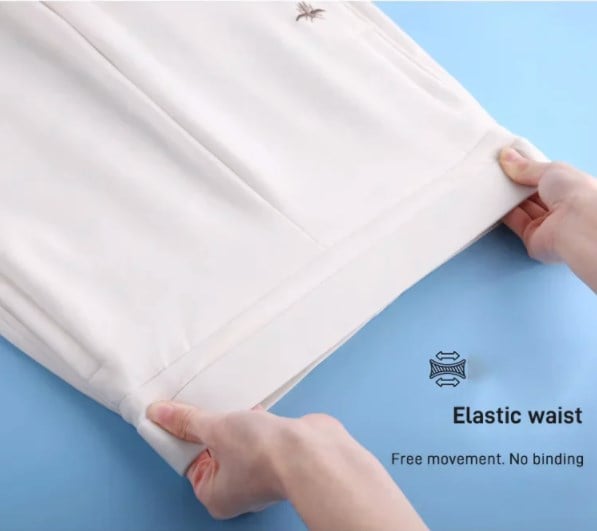Loose-fitting high-waisted slacks