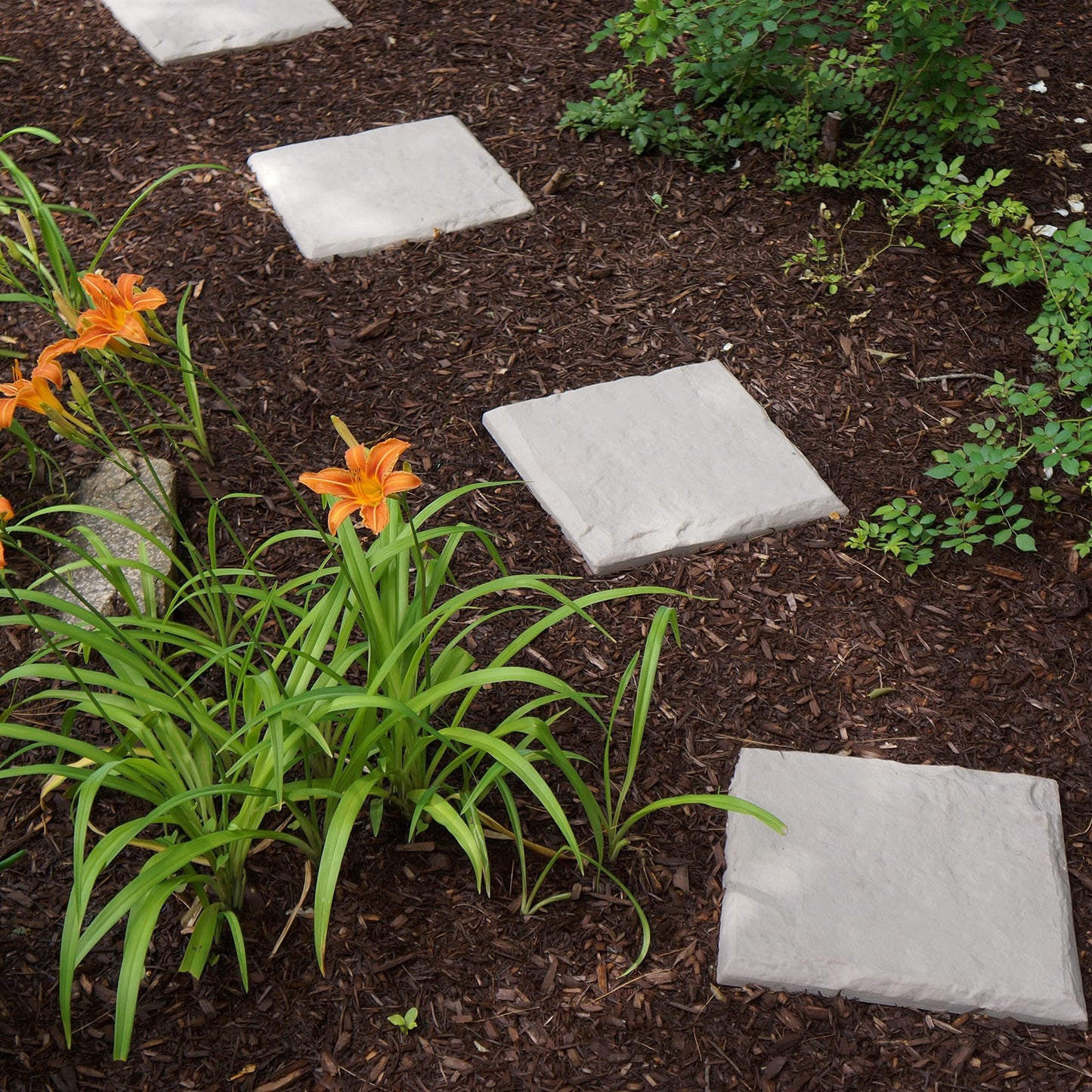 15.5” Decorative Stepping Stones That Stake Into The Ground
