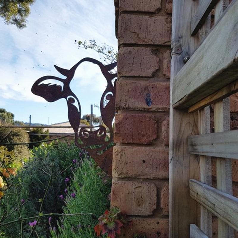 Outdoor garden farm peeping goat metal artwork interior decoration (meaning pastoral, natural and friendly)