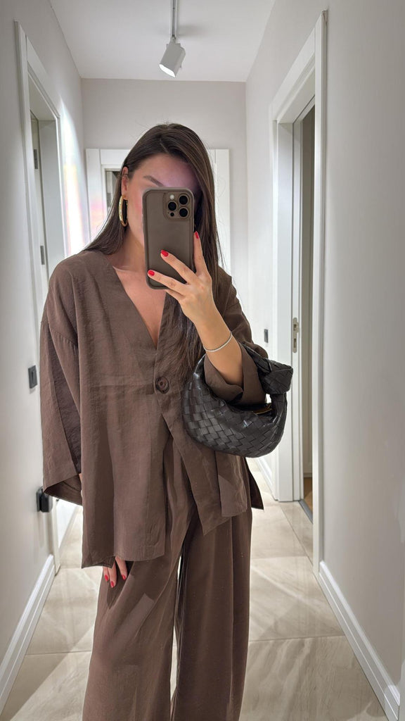 Solid color two-piece suit