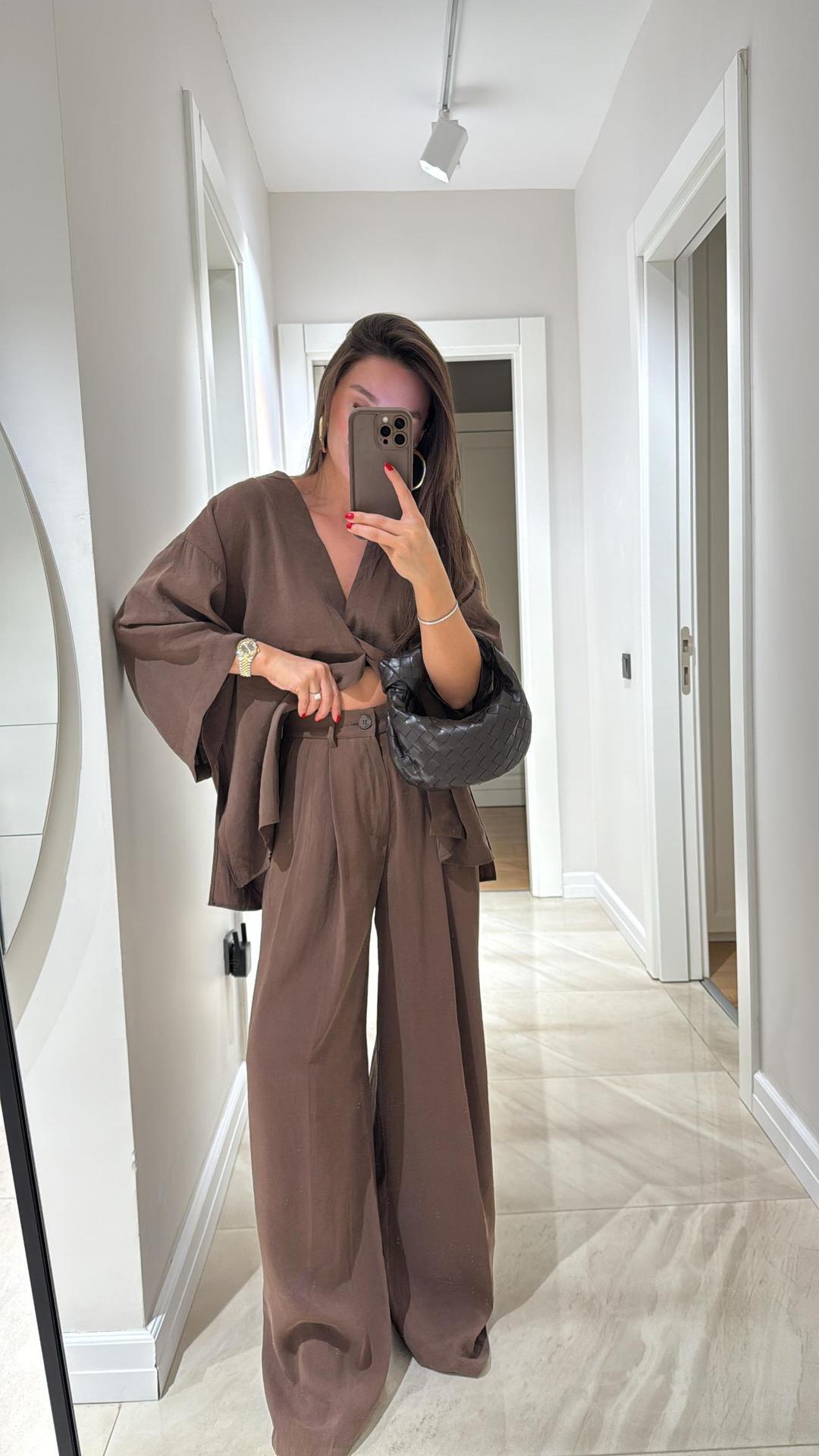 Solid color two-piece suit