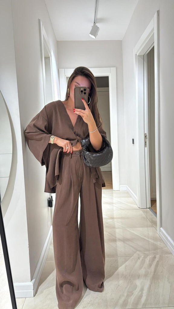 Solid color two-piece suit