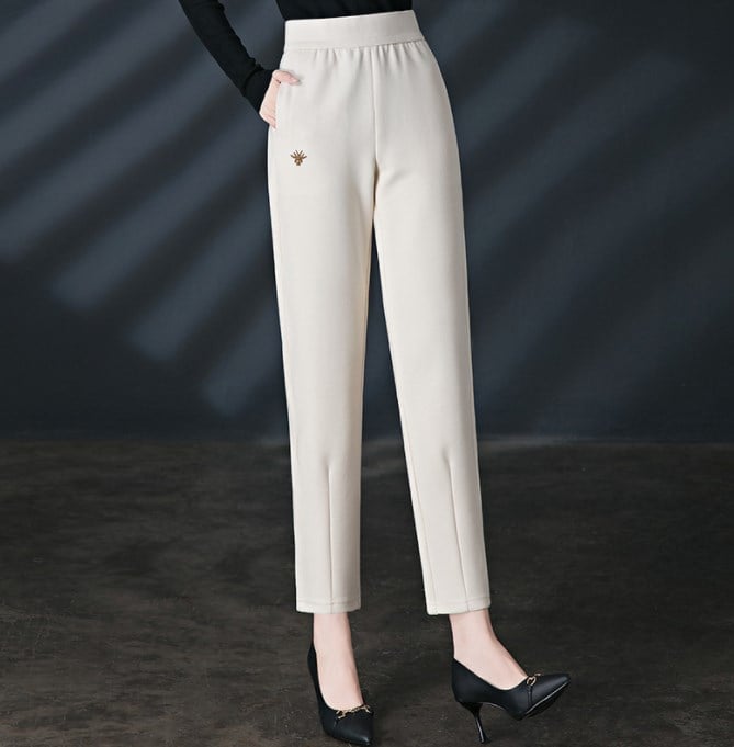 Loose-fitting high-waisted slacks
