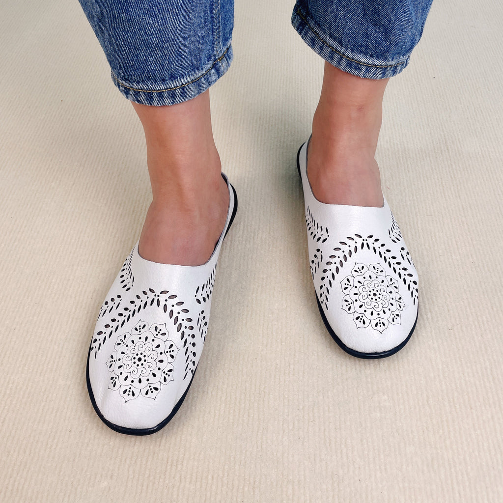 🔥 Casual All-match Hollow Slippers