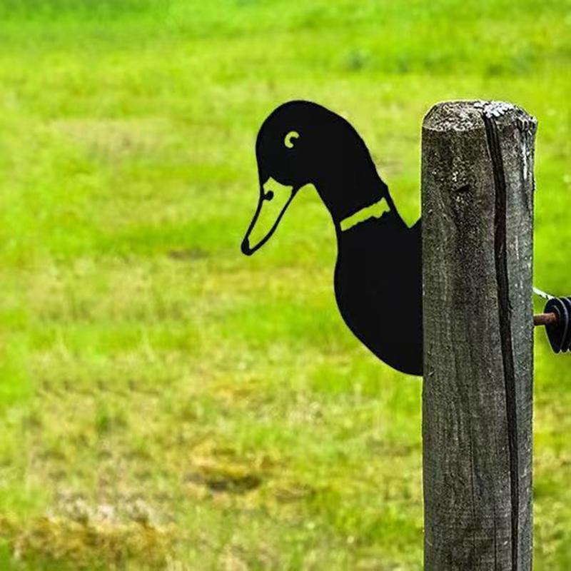 Outdoor garden farm peeping goat metal artwork interior decoration (meaning pastoral, natural and friendly)